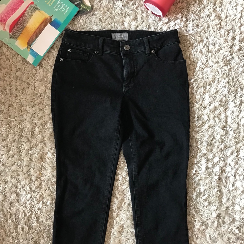 ✨So Slimming Chico’s black jeans✨